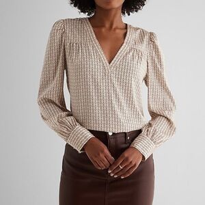 Express long sleeve, v-neck, puff sleeve top